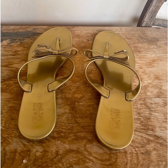 COACH Gold Jelly Flip Flops Bows & Logos Worn Once 10M Perfect for Pool & Beach - Picture 12 of 12